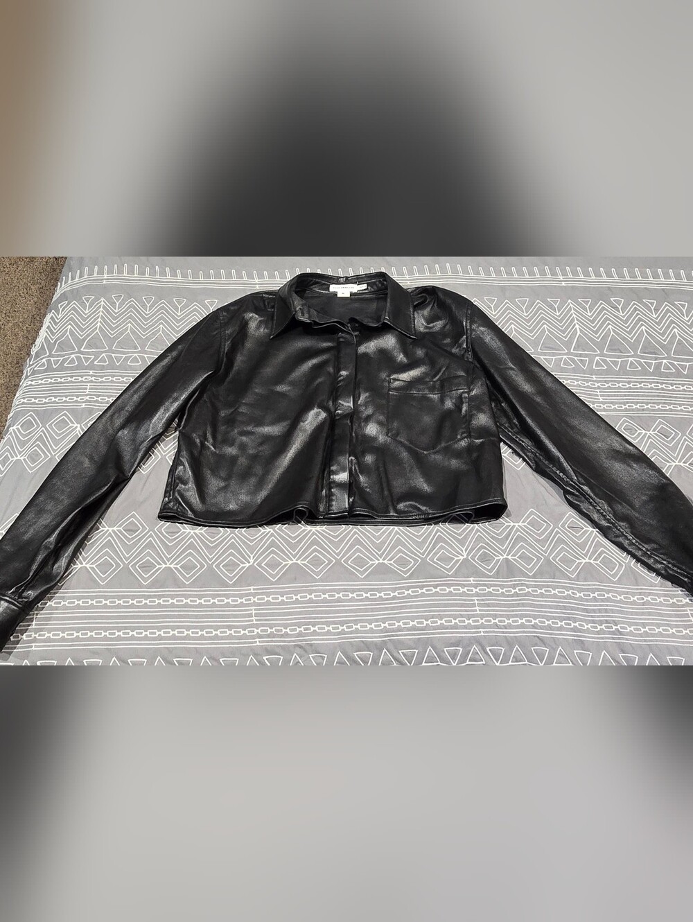 Good American Cropped Shirt In Faux Leather Size Medium
